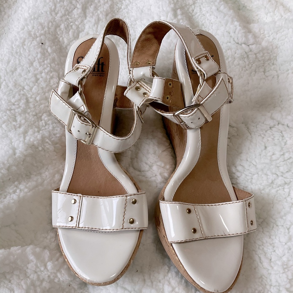 NWOT Soft brand off white wedges